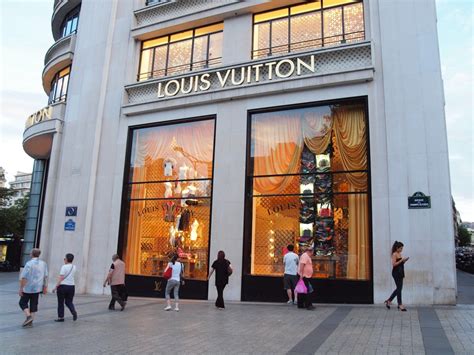 where to buy louis vuittons near st louis|where is louis vuitton located.